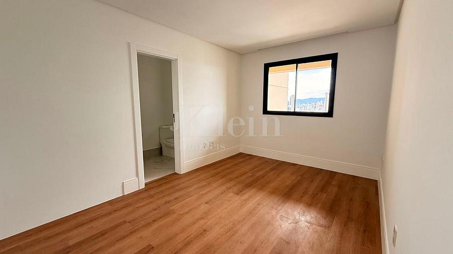 Suite do Maison Lafayette Dallo na Meia Praia em Itapema