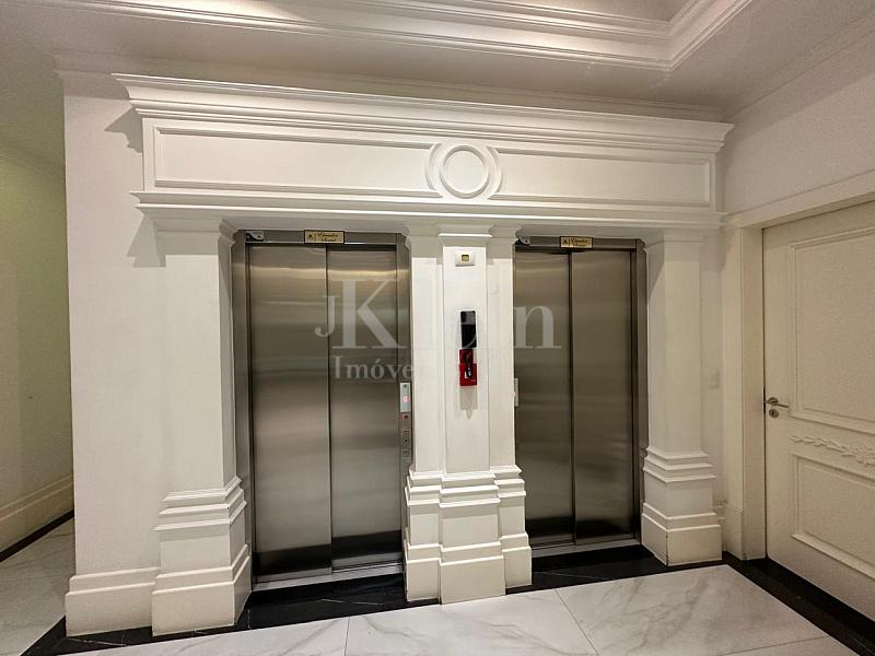 Elevador Hall de Entrada no Le Tre Torri Residenziale em Itapema