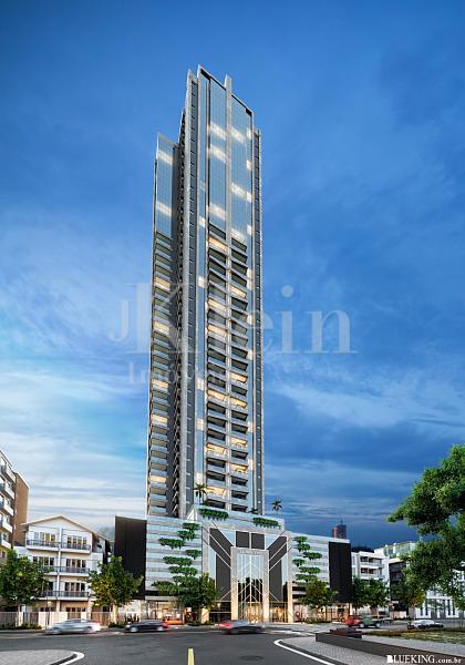 Fachada noturna do La Belle Verte no Centro em Itapema