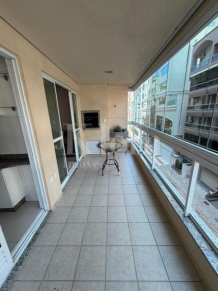 Sacada com churrasqueira do apartamento edif�cio Dona Nina