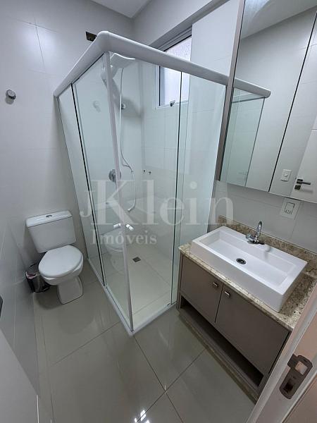 Banheiro do apartamento no edif�cio Jo�o Reis em Itapema