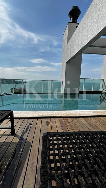 Rooftop piscina do Sky Bridge Residence em Itapema