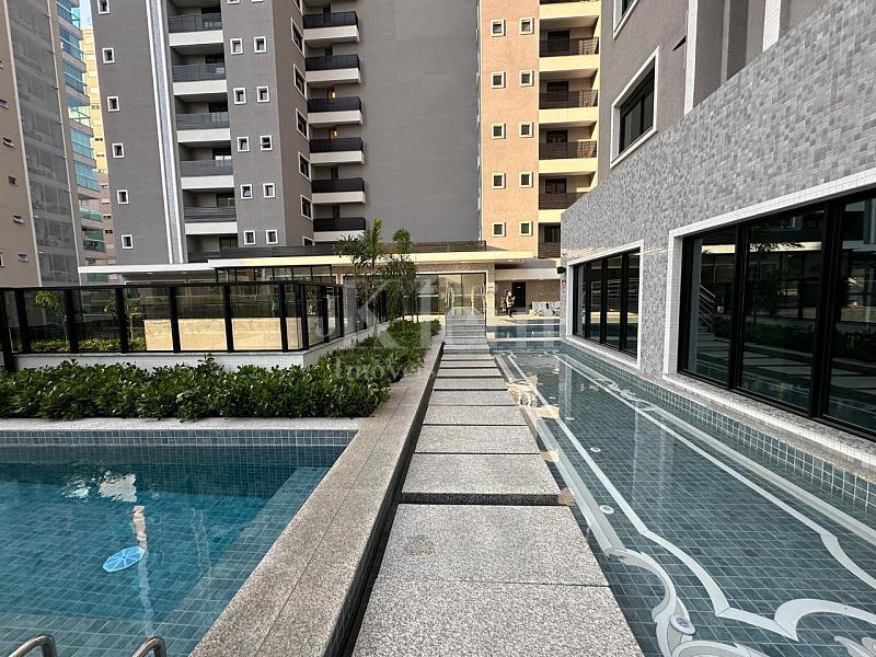 Espelho d'�gua do Times Square em Itapema