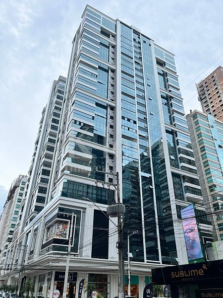 Fachada do Times Square em Itapema