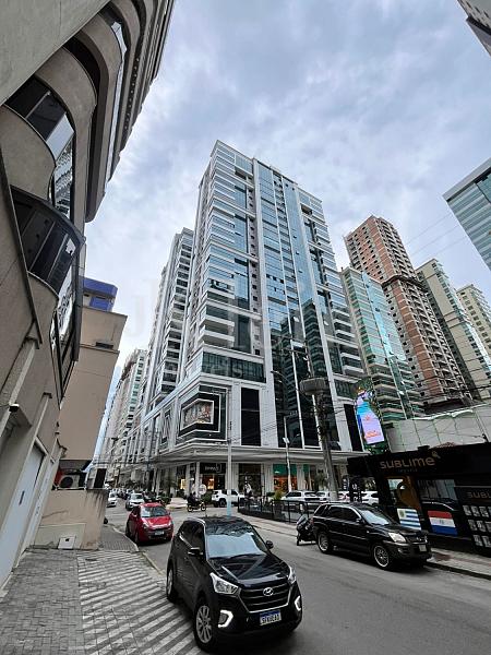 Fachada do Times Square em Itapema