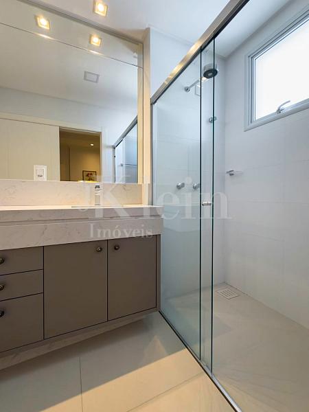 Banheiro no Le Lis Blanc Residence em Itapema