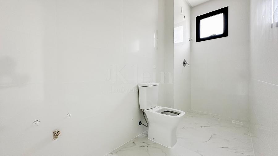 Banheiro da su�te do apartamento do Long Beach Residence na Meia Praia em Itapema