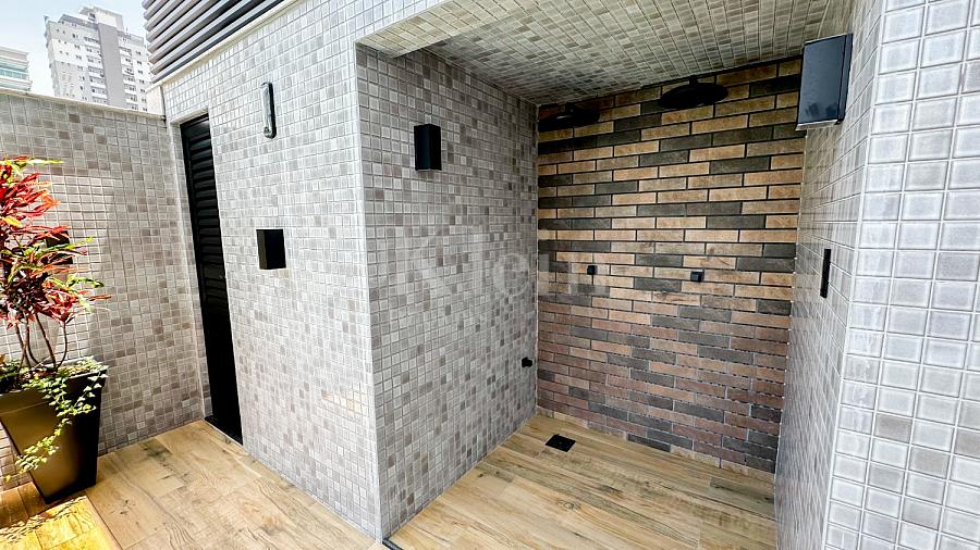 Ducha do Long Beach Residence na Meia Praia em Itapema