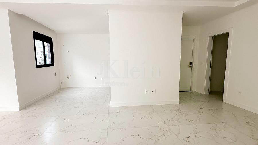 Living e cozinha do apartamento do Long Beach Residence na Meia Praia em Itapema