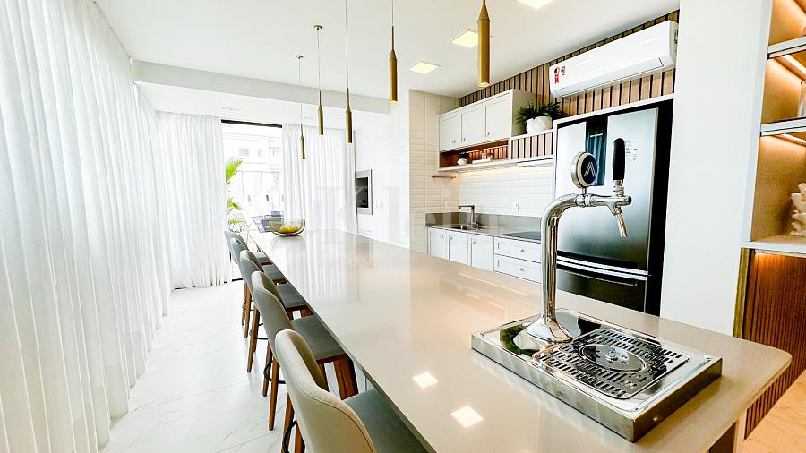 Chopeira do sal�o de festas do Long Beach Residence na Meia Praia em Itapema