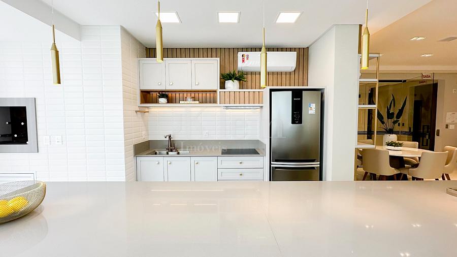 Cozinha do sal�o de festas do Long Beach Residence na Meia Praia em Itapema