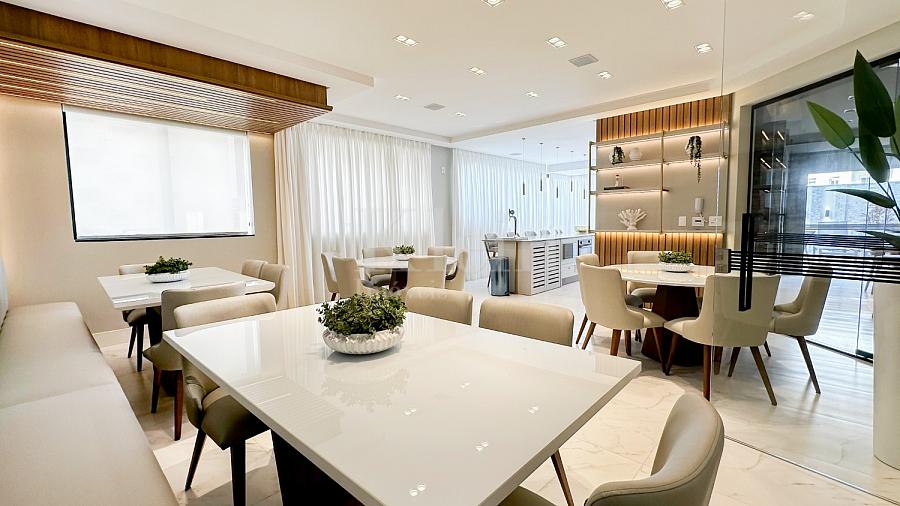 Sal�o de festas do Long Beach Residence na Meia Praia em Itapema