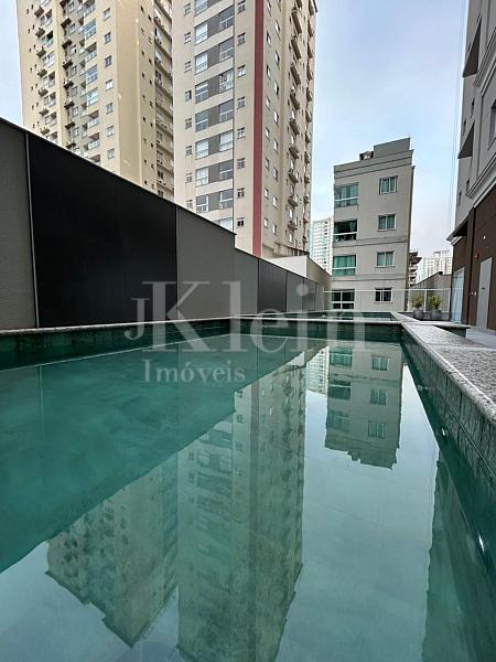 Piscina do Green Valley Residence no Morretes em Itapema