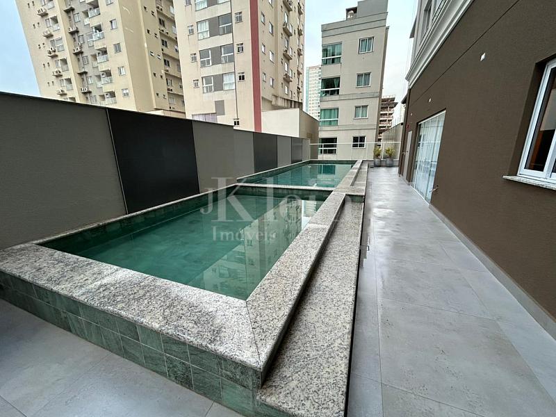 Piscina do Green Valley Residence no Morretes em Itapema