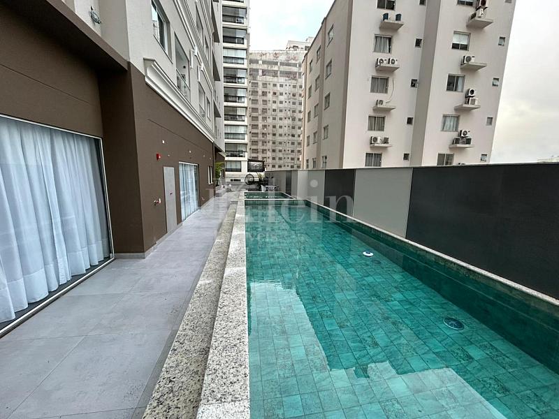 Piscina do Green Valley Residence no Morretes em Itapema