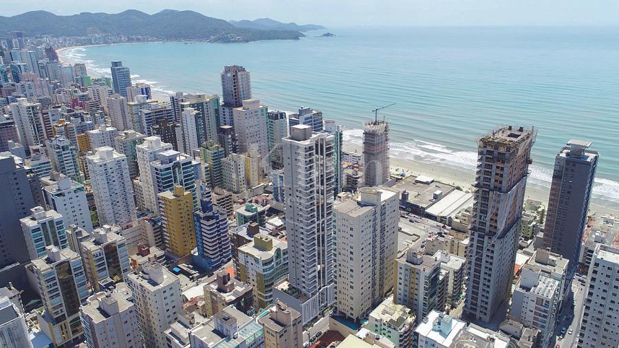 Fachada do  Diamante Palace Residence em Itapema