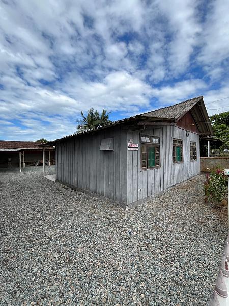Terreno Com Casa De Madeira 10