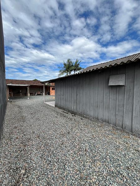 Terreno Com Casa De Madeira 13