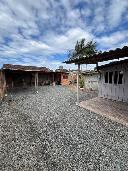 Terreno Com Casa De Madeira 14