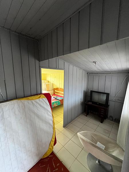 Terreno Com Casa De Madeira 6