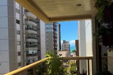 2 quartos montado, 83 m², sol da manhã, vista para o mar.