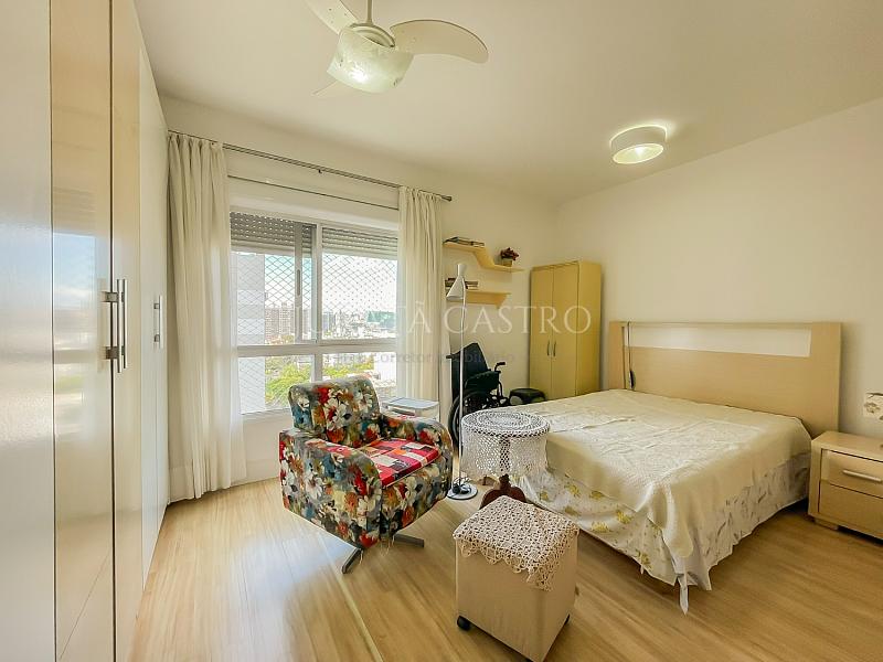 Apto 3 D, 1 Su�te, elevador e 2 vagas cobertas 14