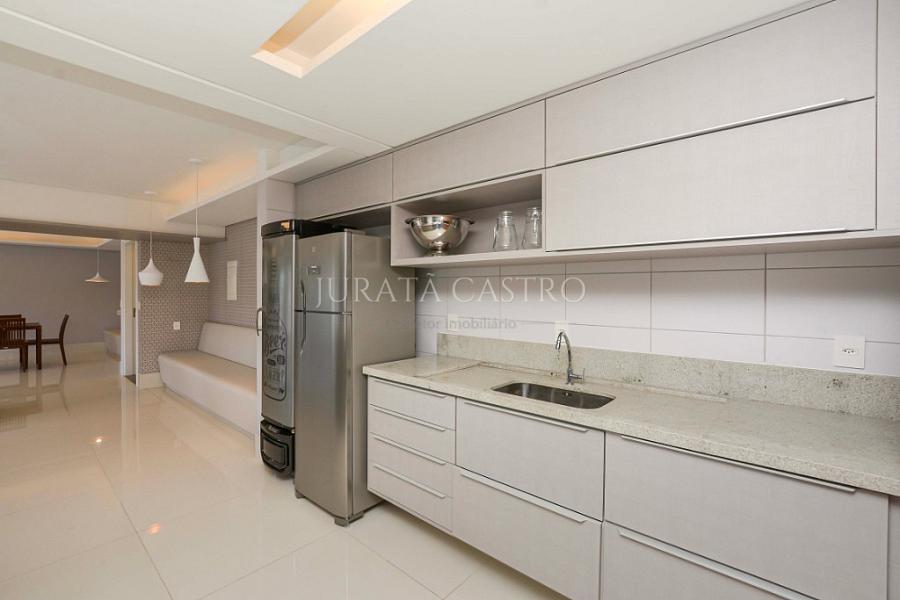 Apto 3 D, 1 Su�te, Elevador e vaga de garagem. 45
