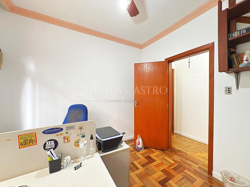 Apto 3 D, 1 su�te, t�rreo, sem vaga de garagem e com �tio. 18