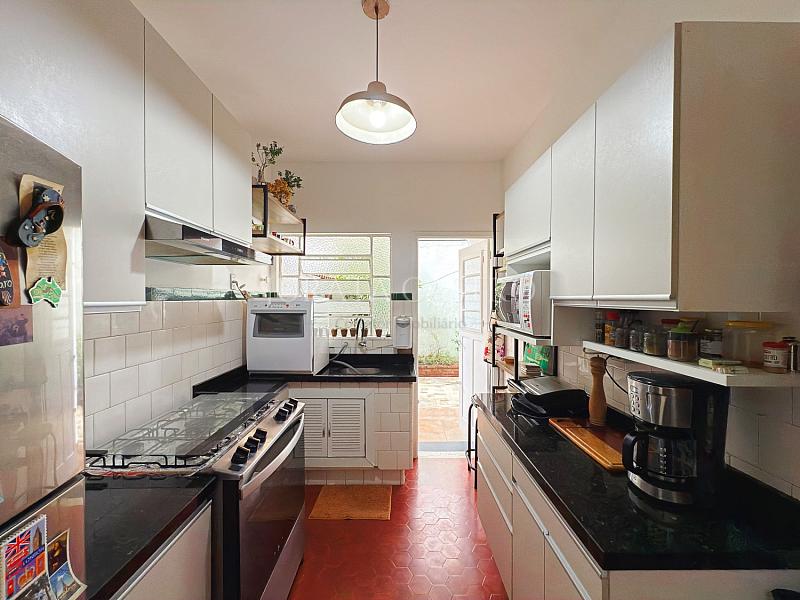 Apto 3 D, 1 su�te, t�rreo, sem vaga de garagem e com �tio. 24