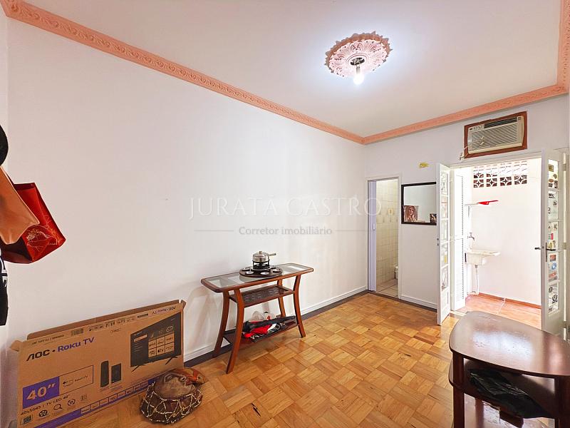 Apto 3 D, 1 su�te, t�rreo, sem vaga de garagem e com �tio. 25