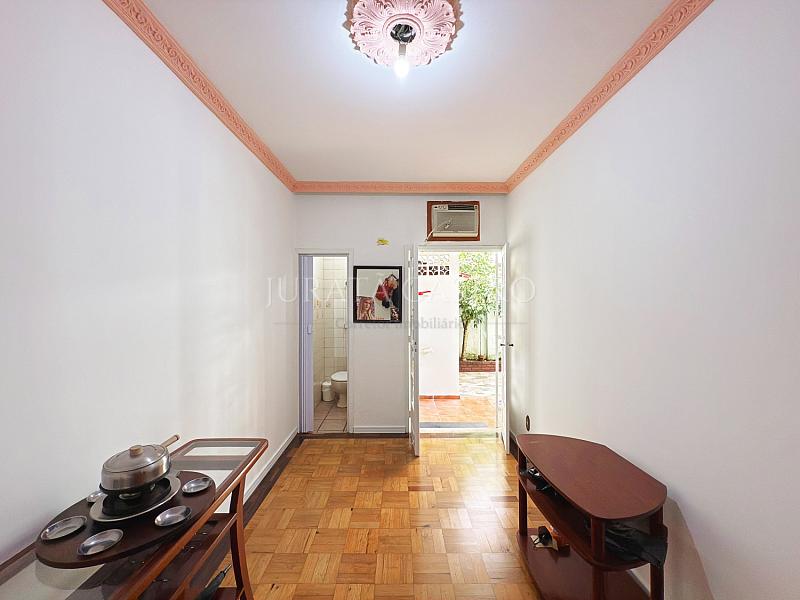 Apto 3 D, 1 su�te, t�rreo, sem vaga de garagem e com �tio. 26