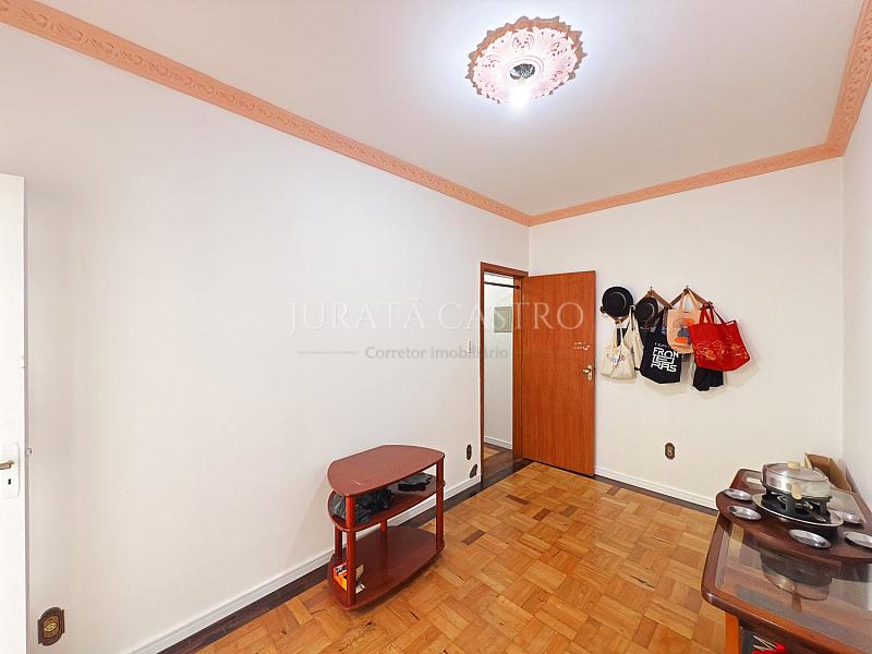 Apto 3 D, 1 su�te, t�rreo, sem vaga de garagem e com �tio. 27