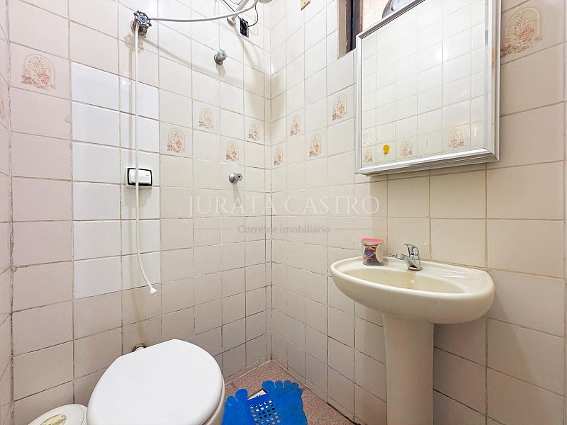Apto 3 D, 1 su�te, t�rreo, sem vaga de garagem e com �tio. 28