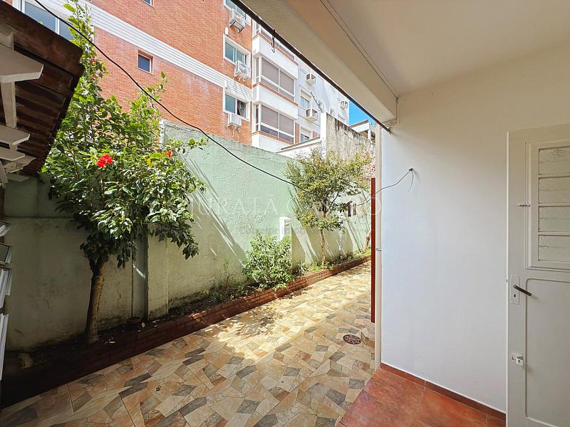 Apto 3 D, 1 su�te, t�rreo, sem vaga de garagem e com �tio. 29