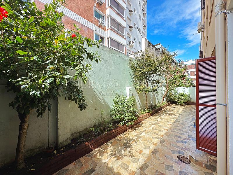 Apto 3 D, 1 su�te, t�rreo, sem vaga de garagem e com �tio. 30