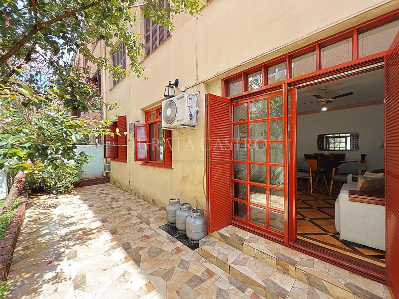 Apto 3 D, 1 su�te, t�rreo, sem vaga de garagem e com �tio. 33