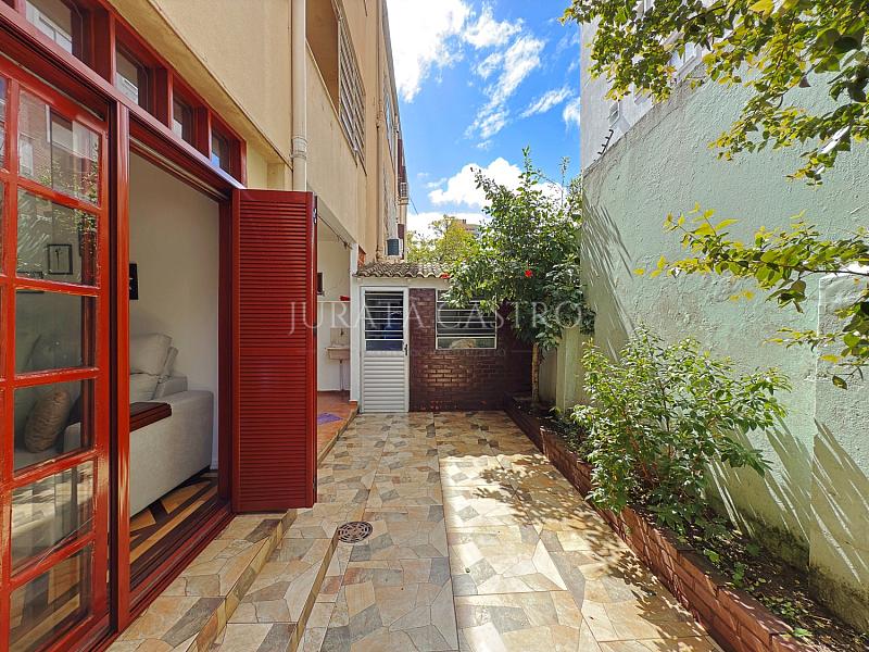 Apto 3 D, 1 su�te, t�rreo, sem vaga de garagem e com �tio. 36