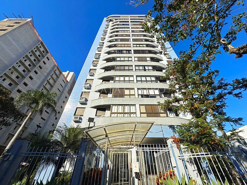 Apto 3 D, 1 Su�te, Elevador e vaga de garagem. 1