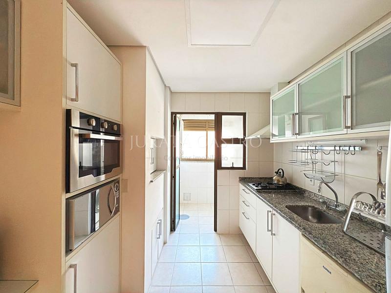 Apto 3 D, 1 Su�te, Elevador e vaga de garagem. 4