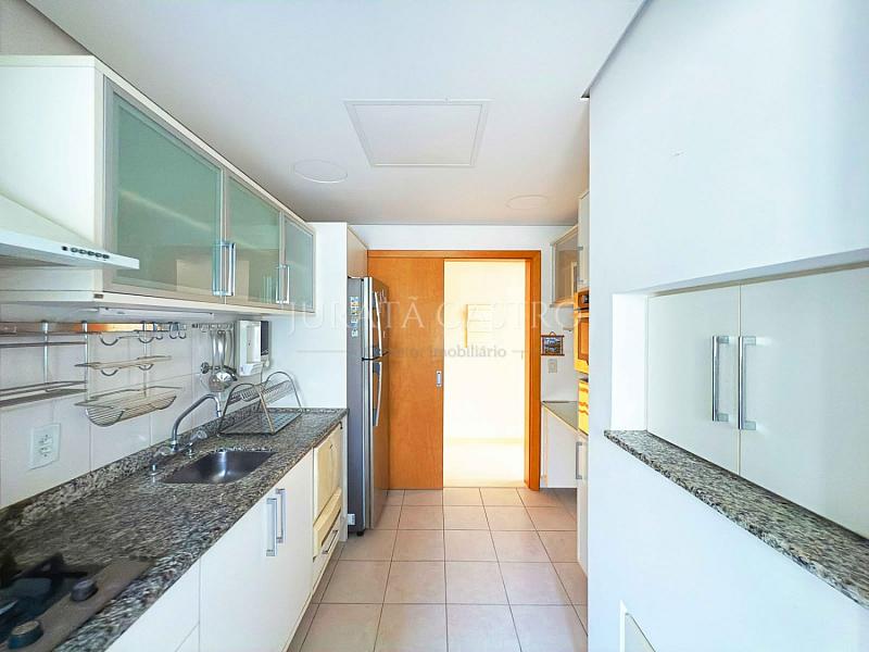 Apto 3 D, 1 Su�te, Elevador e vaga de garagem. 18