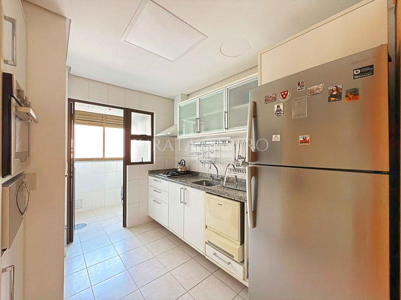 Apto 3 D, 1 Su�te, Elevador e vaga de garagem. 3