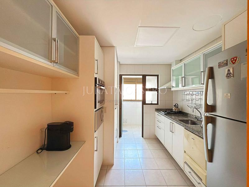 Apto 3 D, 1 Su�te, Elevador e vaga de garagem. 5