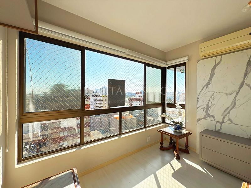 Apto 3 D, 1 Su�te, Elevador e vaga de garagem. 2