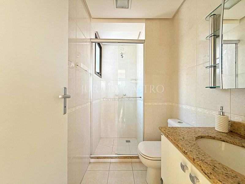 Apto 3 D, 1 Su�te, Elevador e vaga de garagem. 27