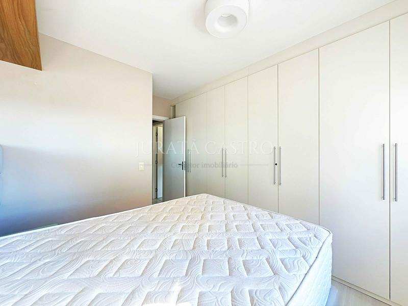 Apto 3 D, 1 Su�te, Elevador e vaga de garagem. 32