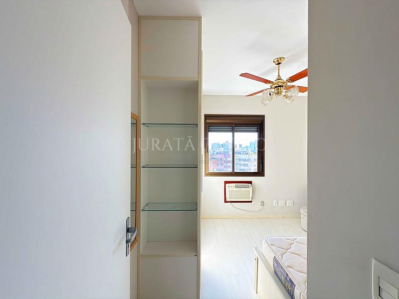 Apto 3 D, 1 Su�te, Elevador e vaga de garagem. 34