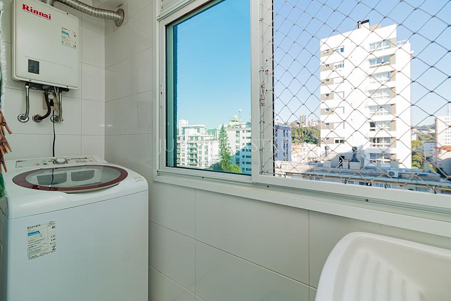 Apto 3 D, 1 Su�te, Elevador e vaga de garagem. 23