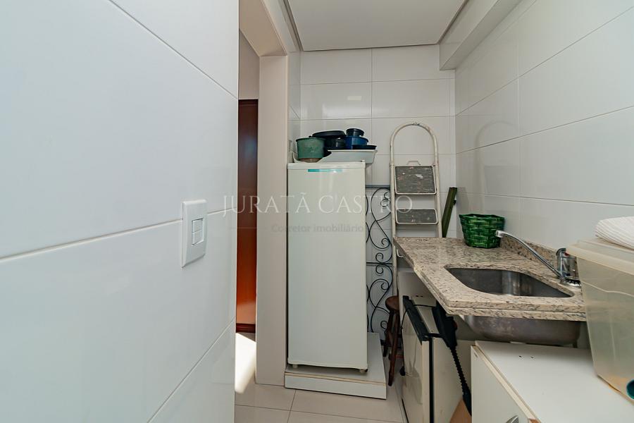 Apto 3 D, 1 Su�te, Elevador e vaga de garagem. 24