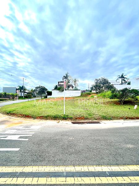 Terreno de esquina no Condominio Santa Clara — foto 2