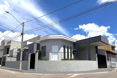 CASA À VENDA EM ESQUINA - RESIDENCIAL QUINTA DOS VINHEDOS - BRAGANÇA PAULISTA